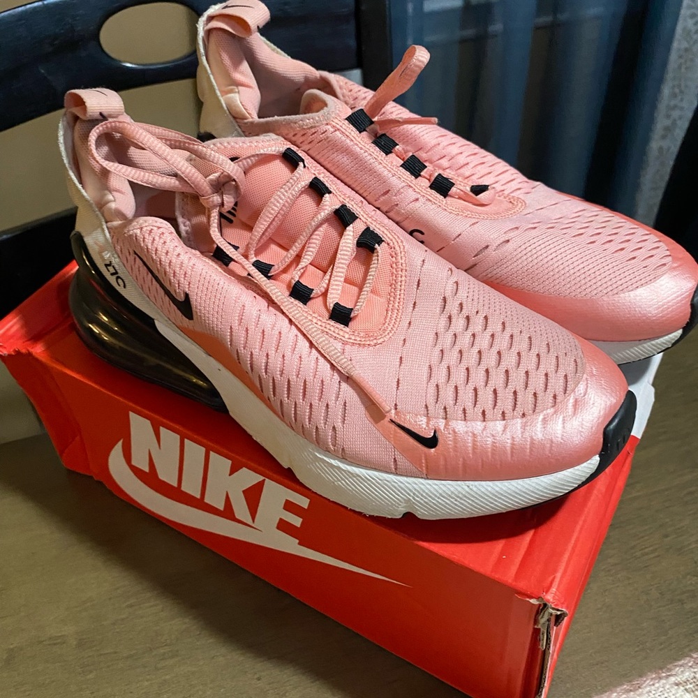 Nike 270